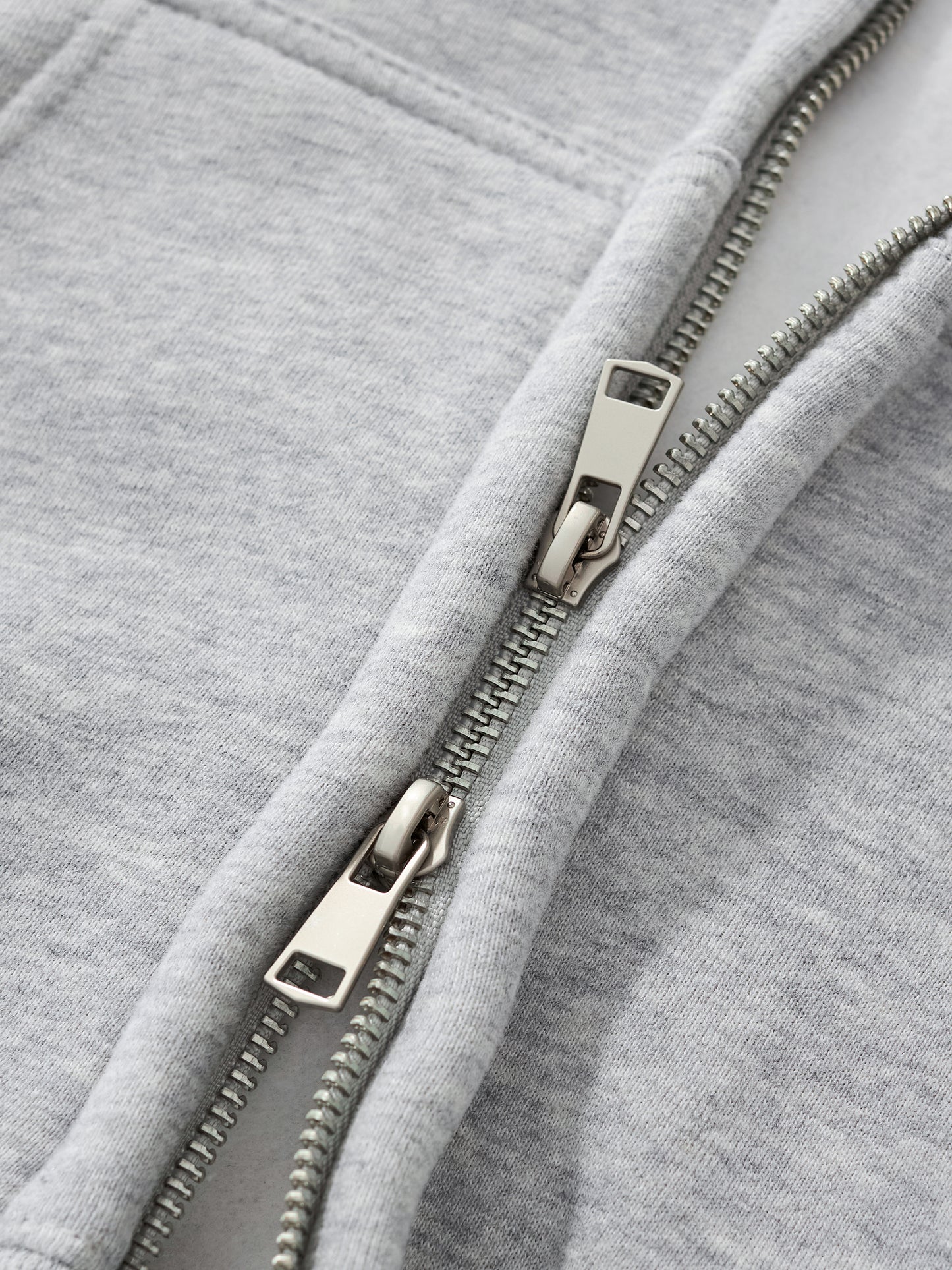 SNOWYBARA CROPPED HOODIE MATE